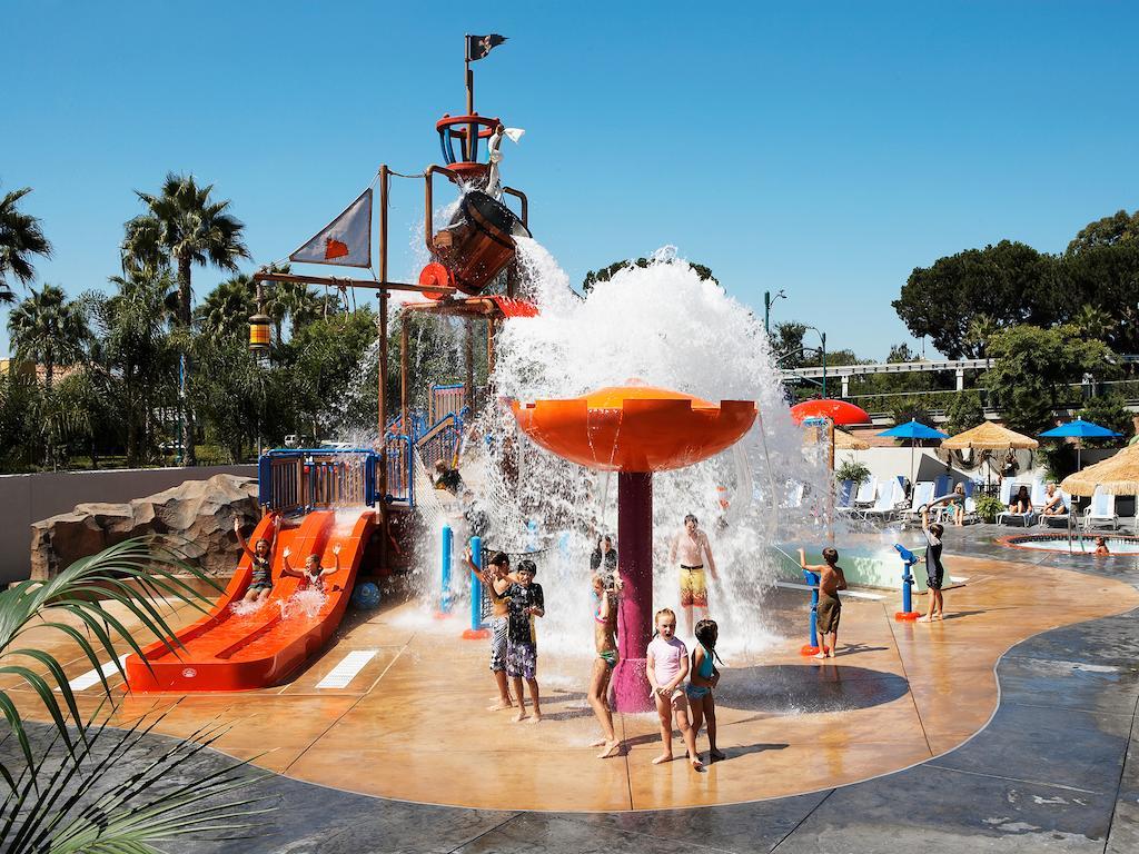 Howard Johnson By Wyndham Anaheim Hotel & Water Playground Servizi foto