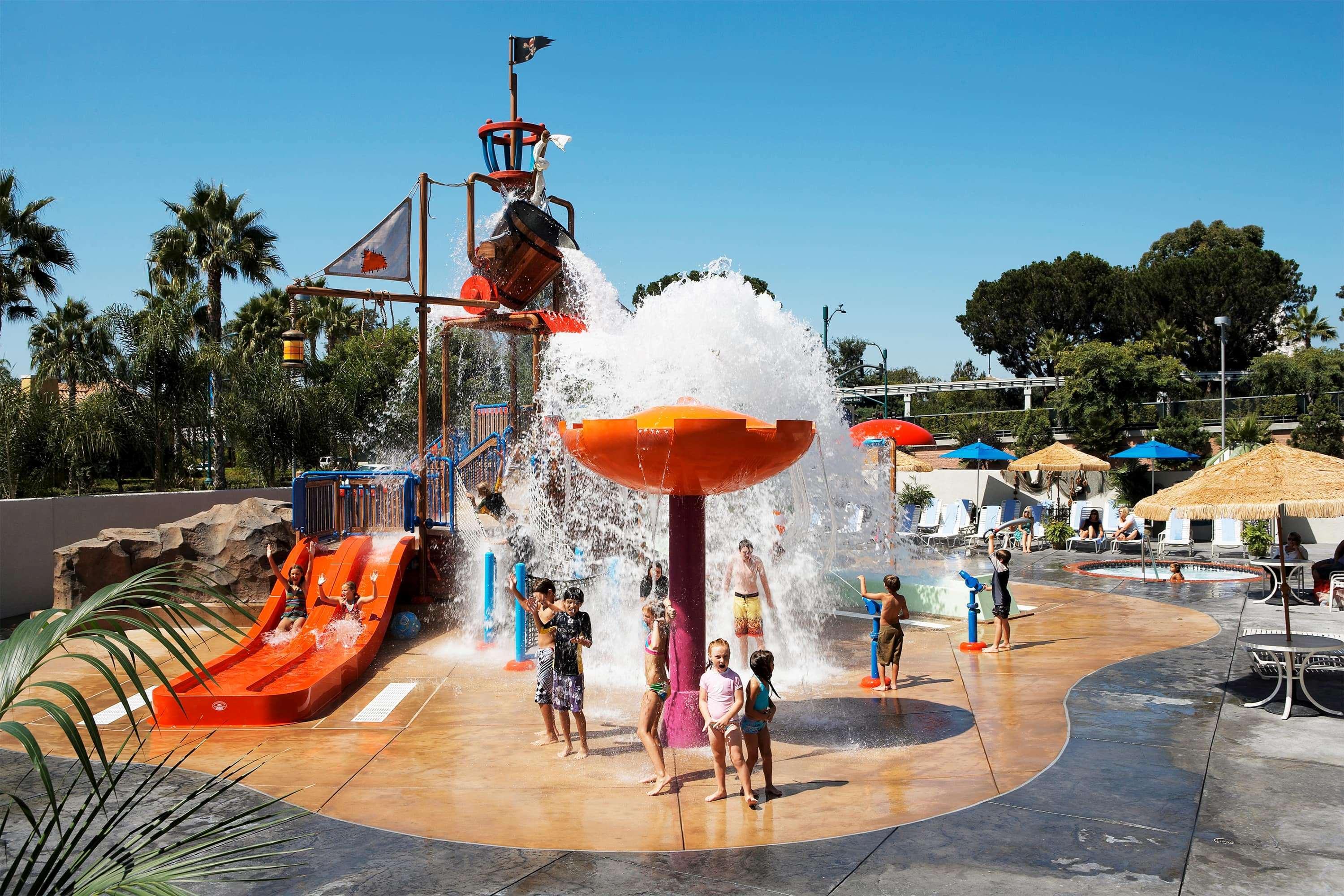 Howard Johnson By Wyndham Anaheim Hotel & Water Playground Esterno foto